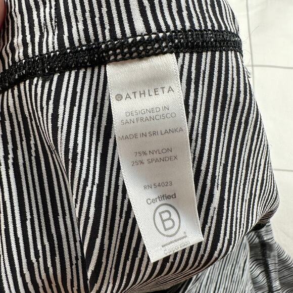 Athleta Leggings Womens Large Black White Ultimate Capri Linear Lines Striped - Picture 5 of 10